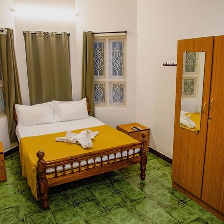 Maison Blanche Near Rock Beach Hotell Pondicherry Exteriör bild