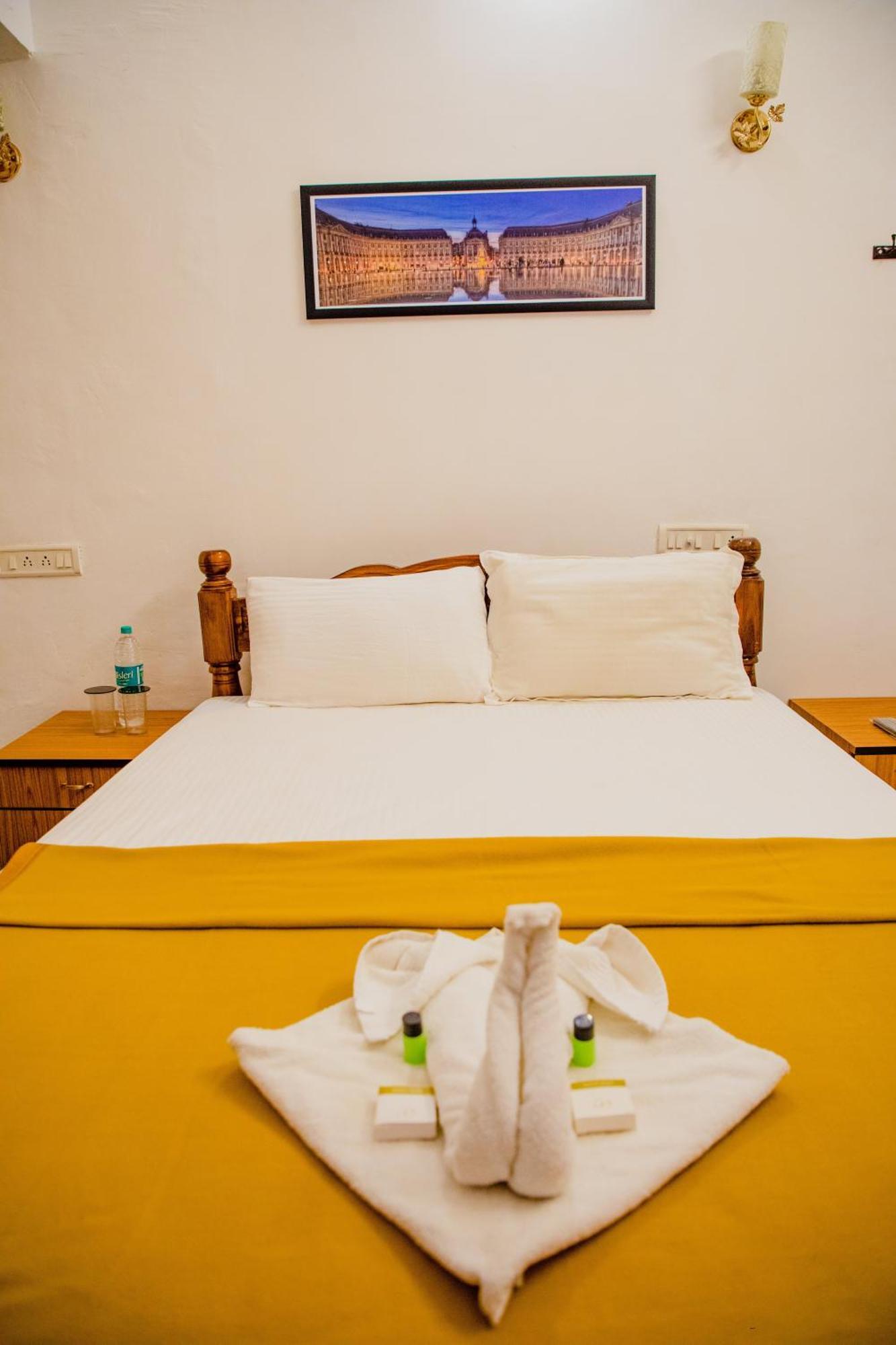 Maison Blanche Near Rock Beach Hotell Pondicherry Exteriör bild
