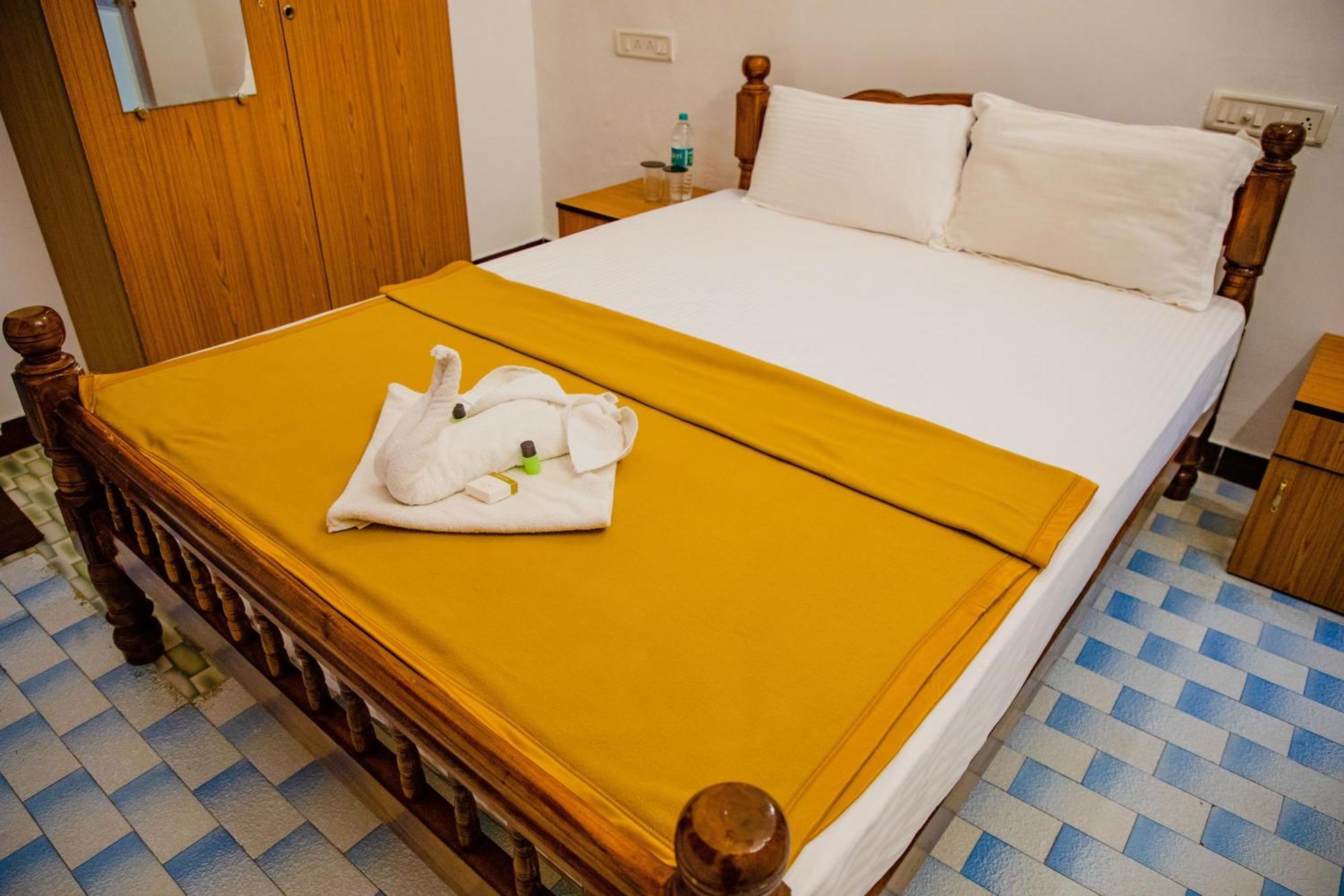 Maison Blanche Near Rock Beach Hotell Pondicherry Exteriör bild