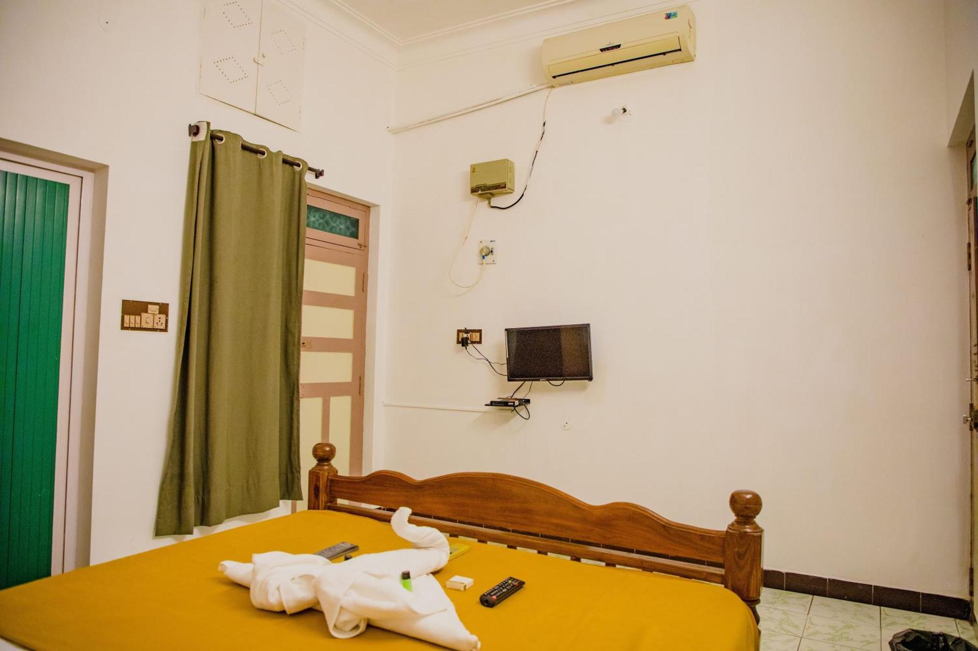 Maison Blanche Near Rock Beach Hotell Pondicherry Exteriör bild