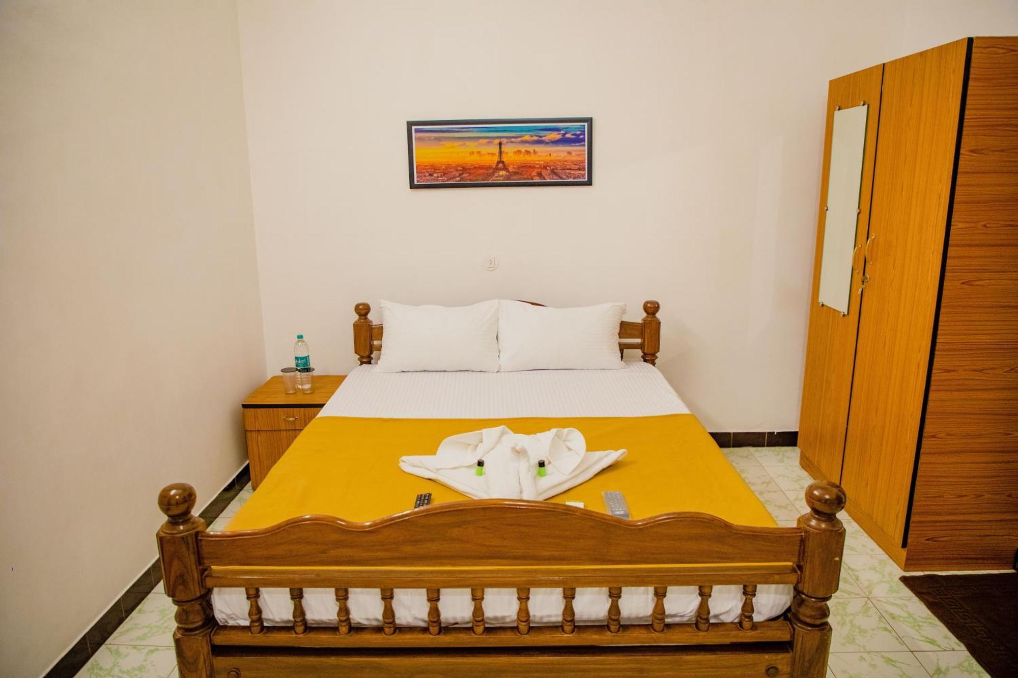 Maison Blanche Near Rock Beach Hotell Pondicherry Exteriör bild