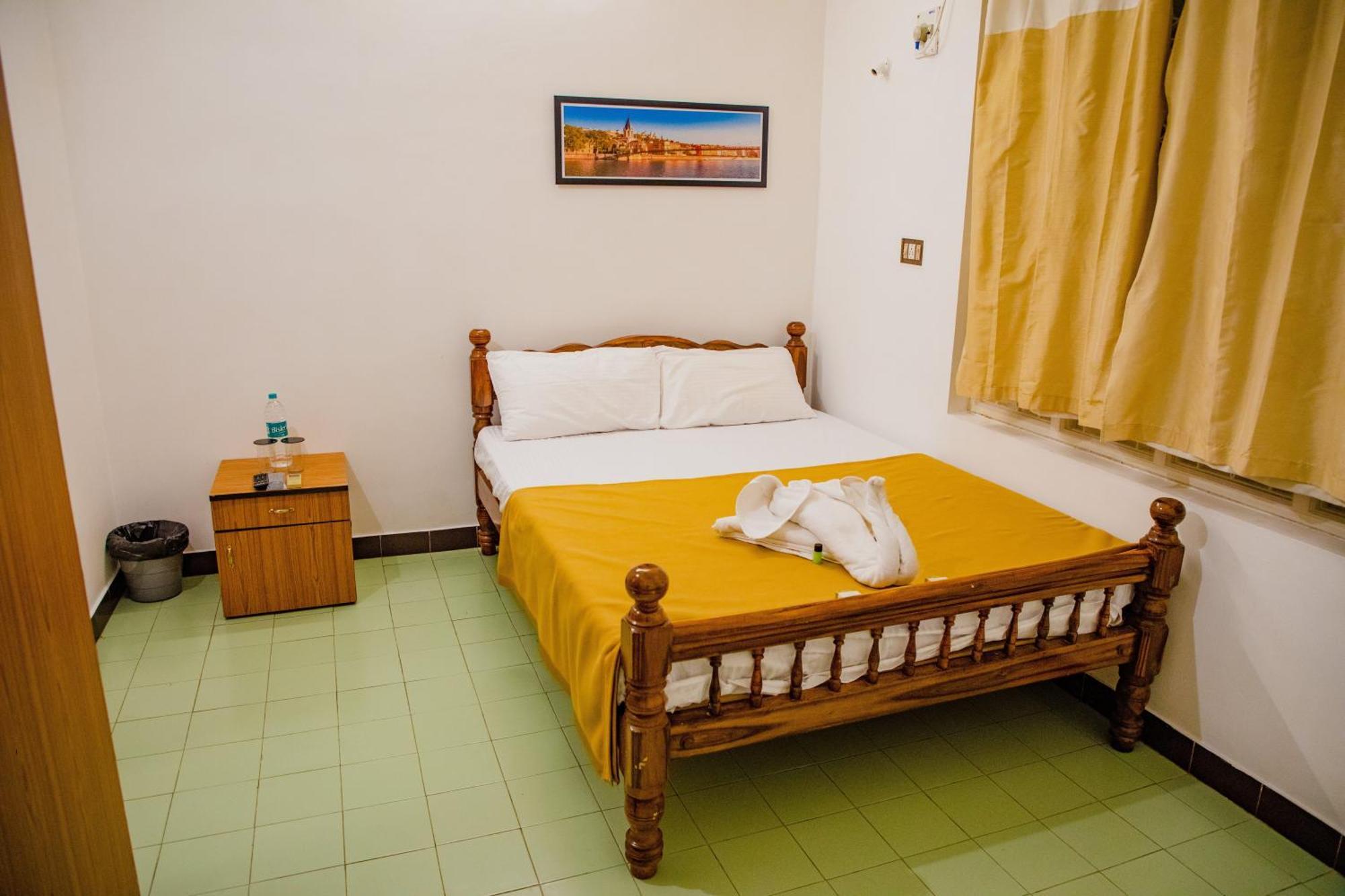 Maison Blanche Near Rock Beach Hotell Pondicherry Exteriör bild