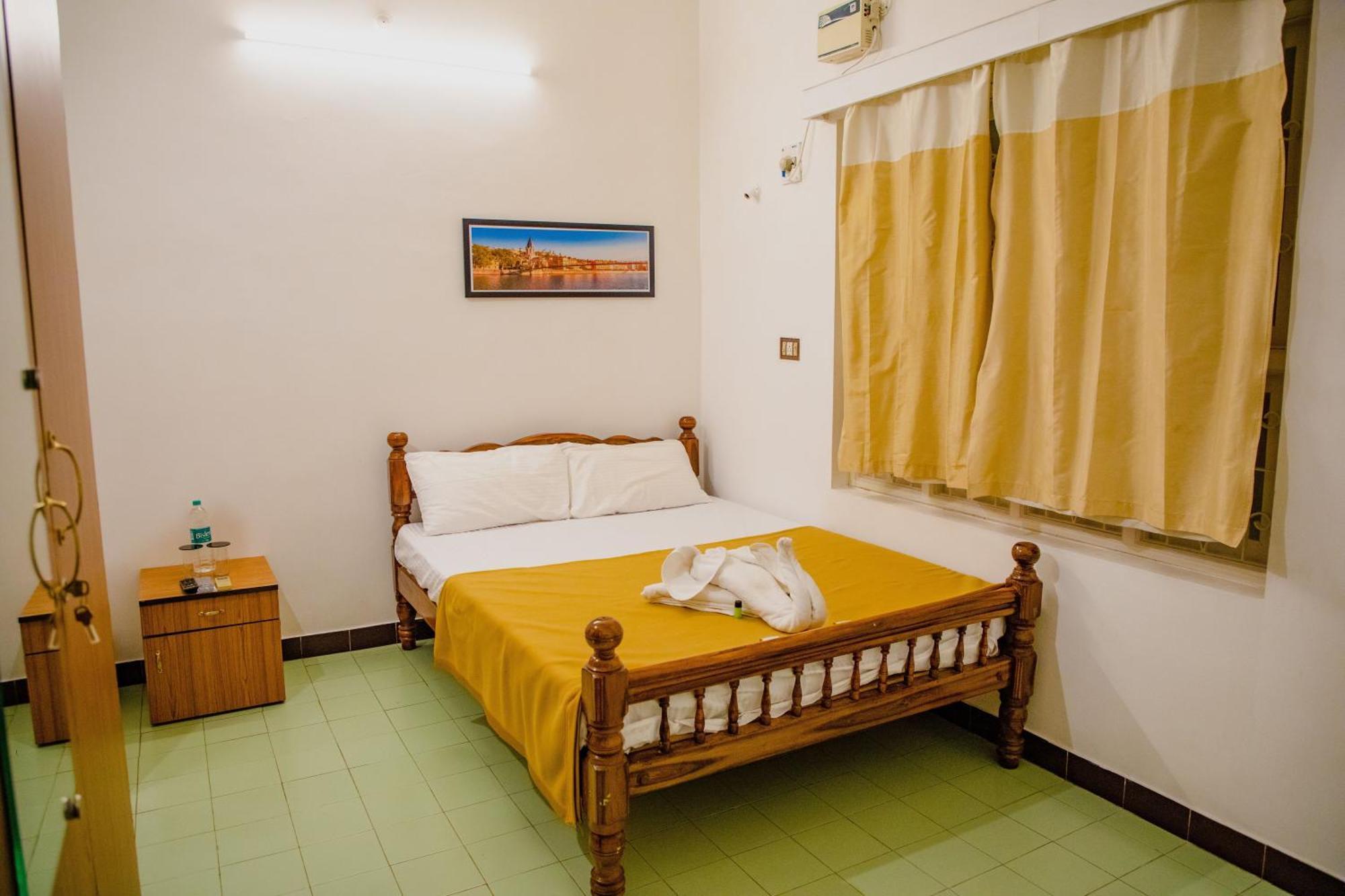 Maison Blanche Near Rock Beach Hotell Pondicherry Exteriör bild