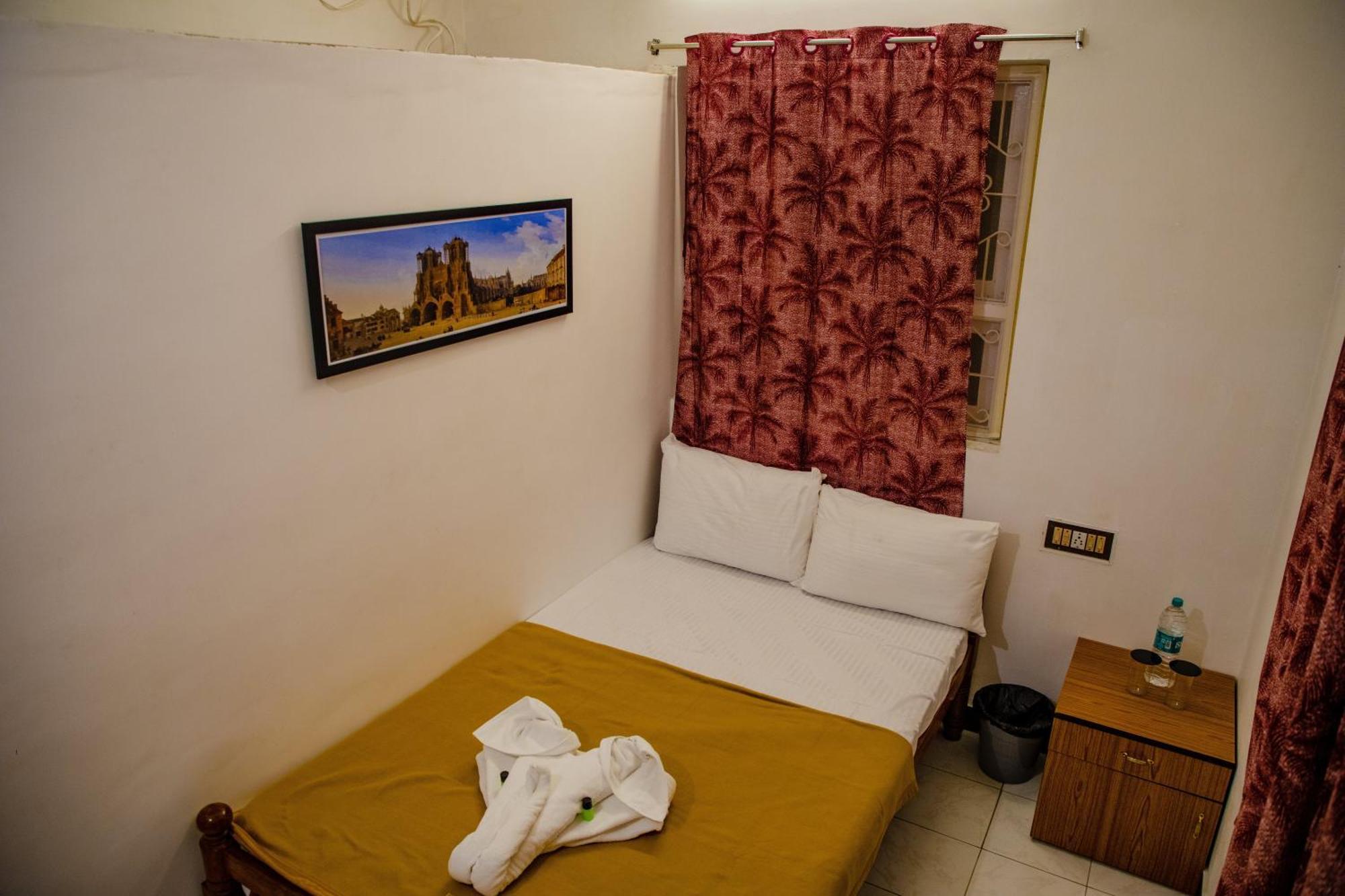 Maison Blanche Near Rock Beach Hotell Pondicherry Exteriör bild