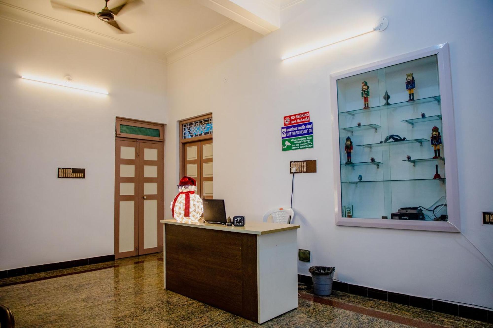 Maison Blanche Near Rock Beach Hotell Pondicherry Exteriör bild