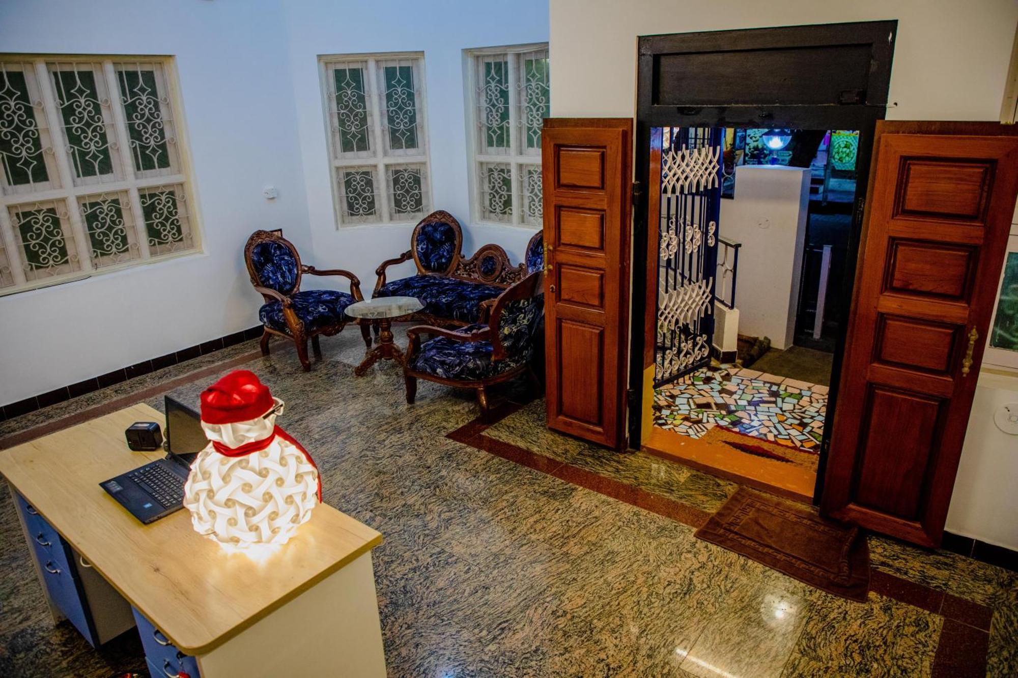 Maison Blanche Near Rock Beach Hotell Pondicherry Exteriör bild