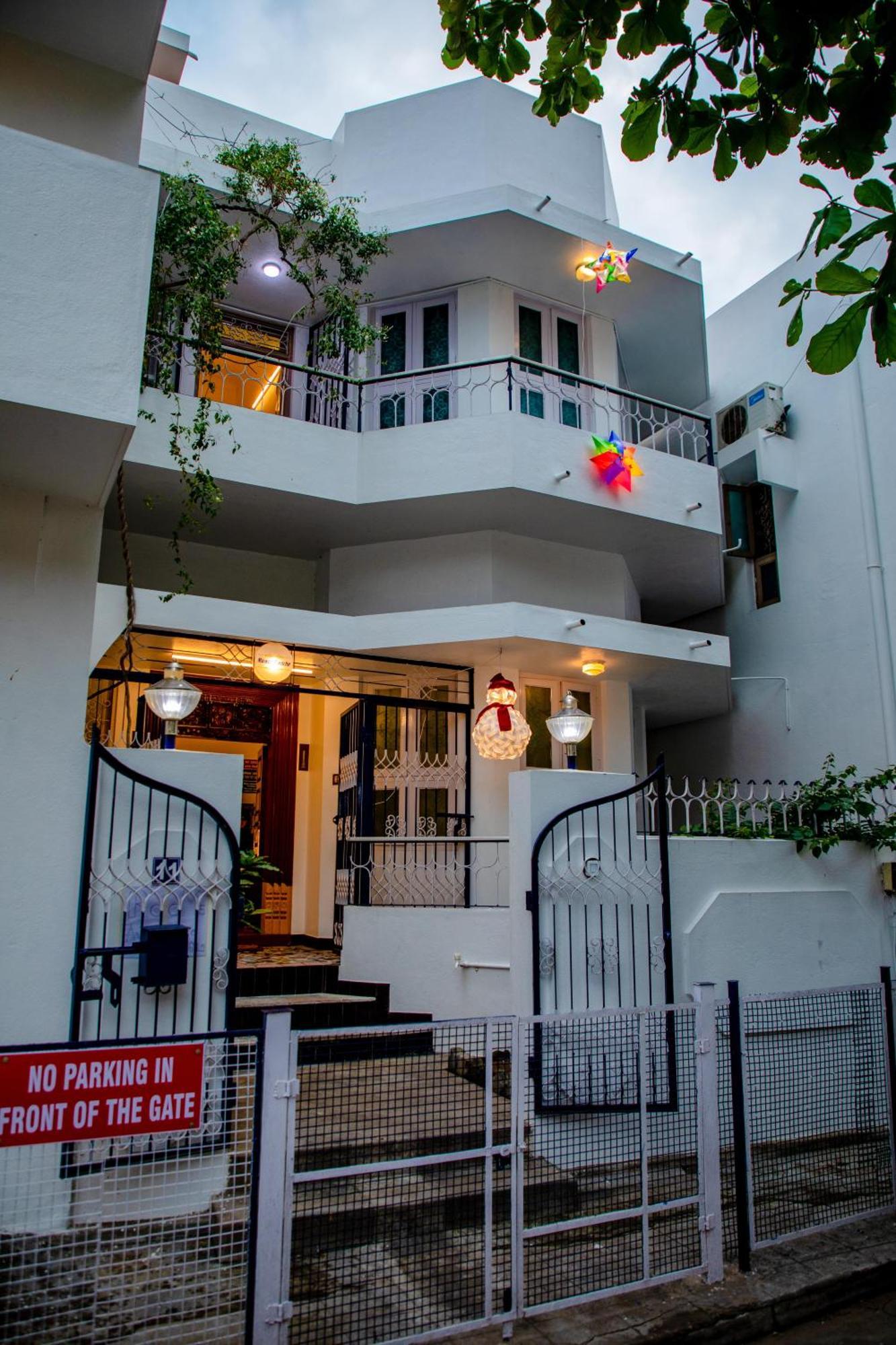 Maison Blanche Near Rock Beach Hotell Pondicherry Exteriör bild