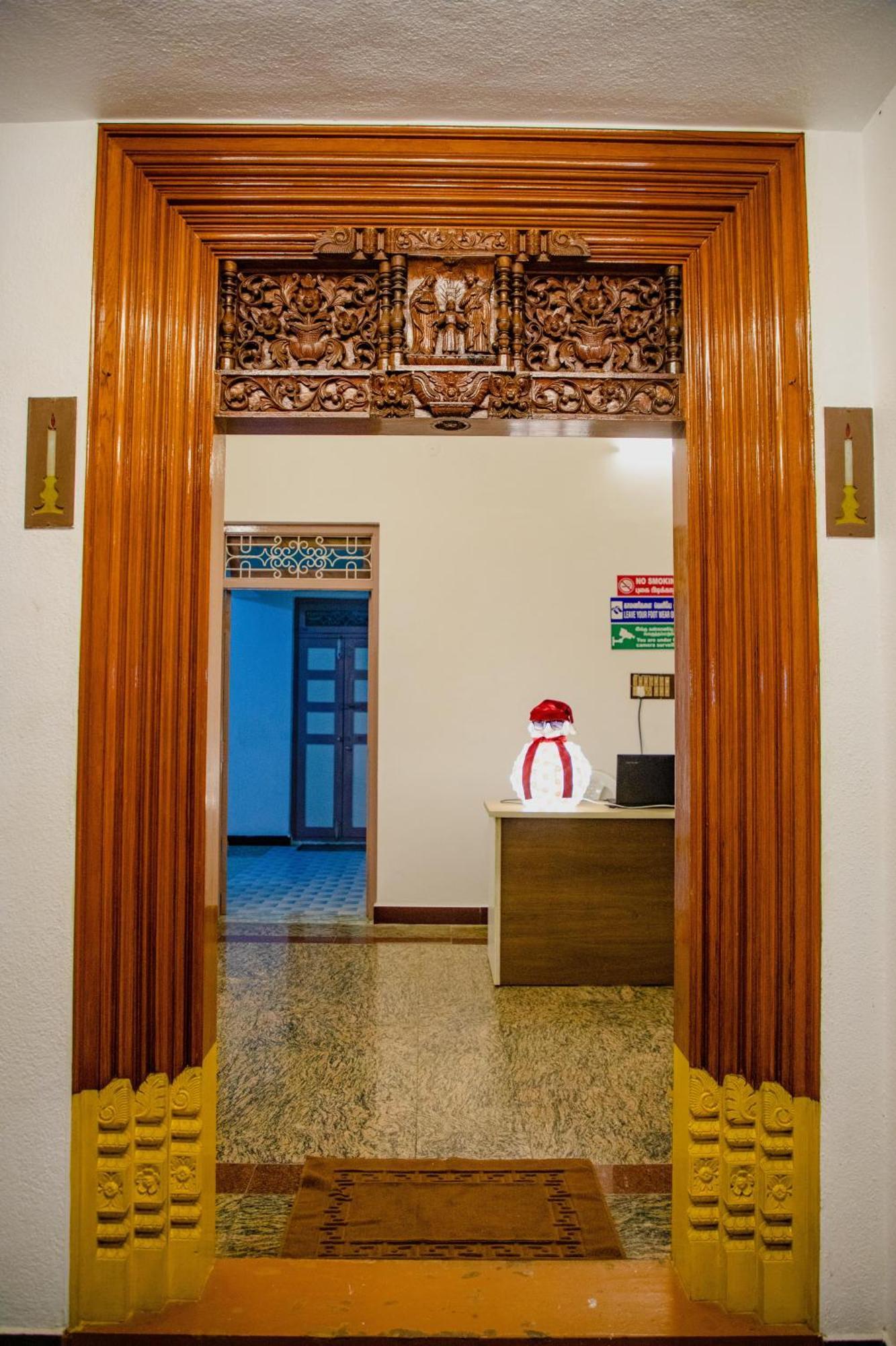 Maison Blanche Near Rock Beach Hotell Pondicherry Exteriör bild