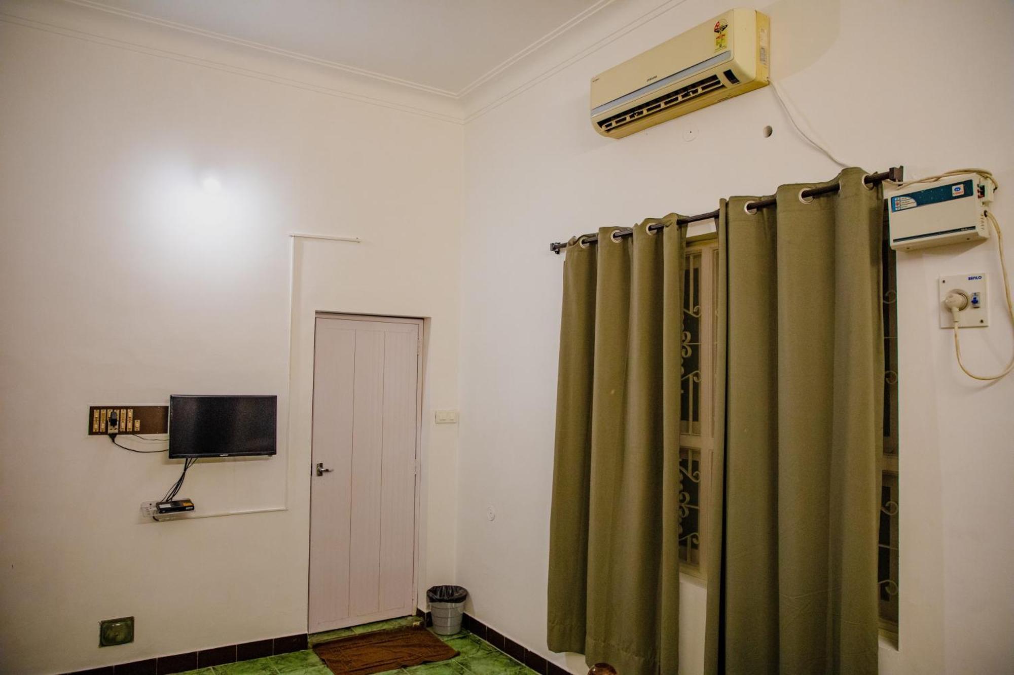 Maison Blanche Near Rock Beach Hotell Pondicherry Exteriör bild