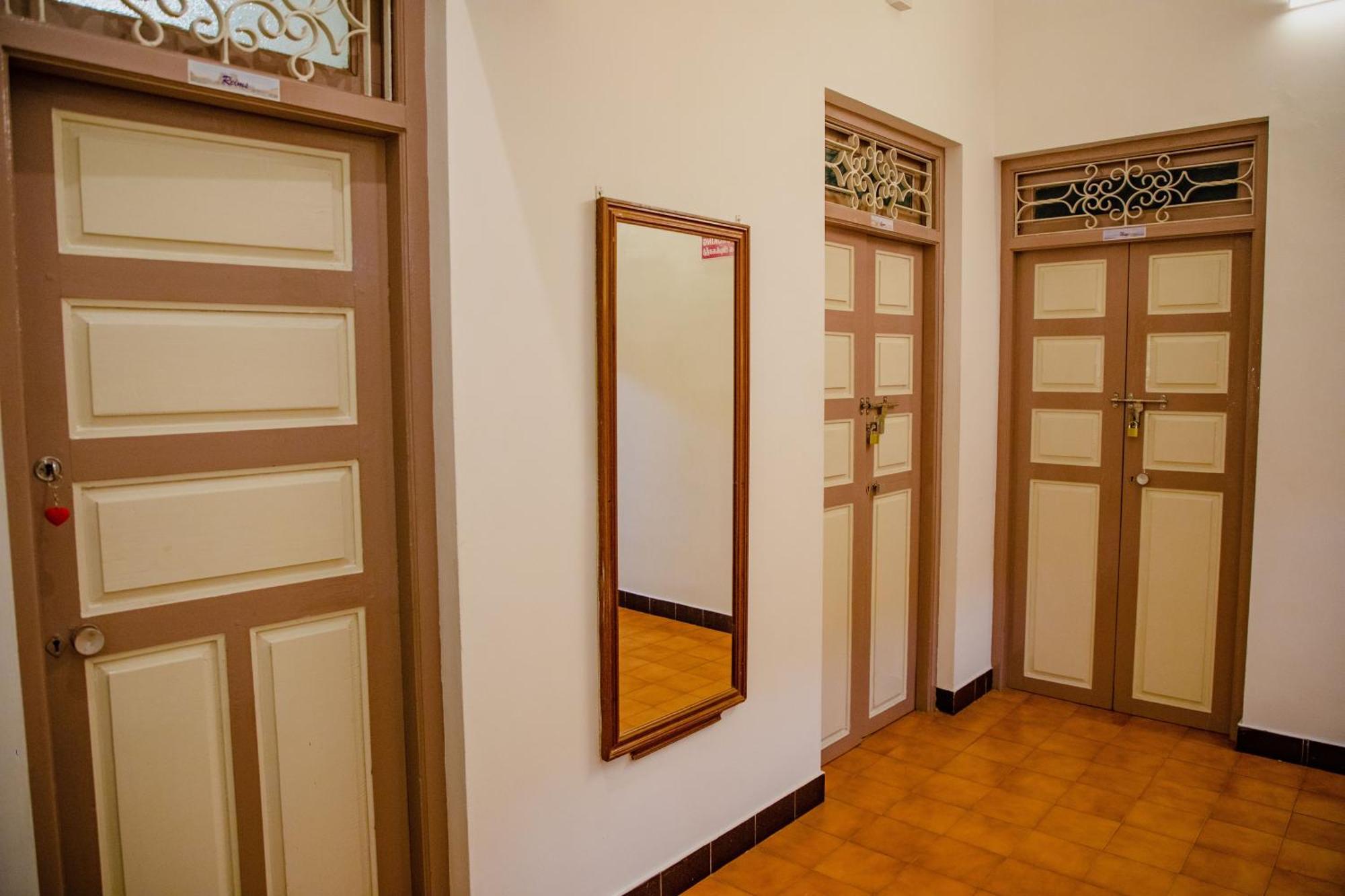Maison Blanche Near Rock Beach Hotell Pondicherry Exteriör bild