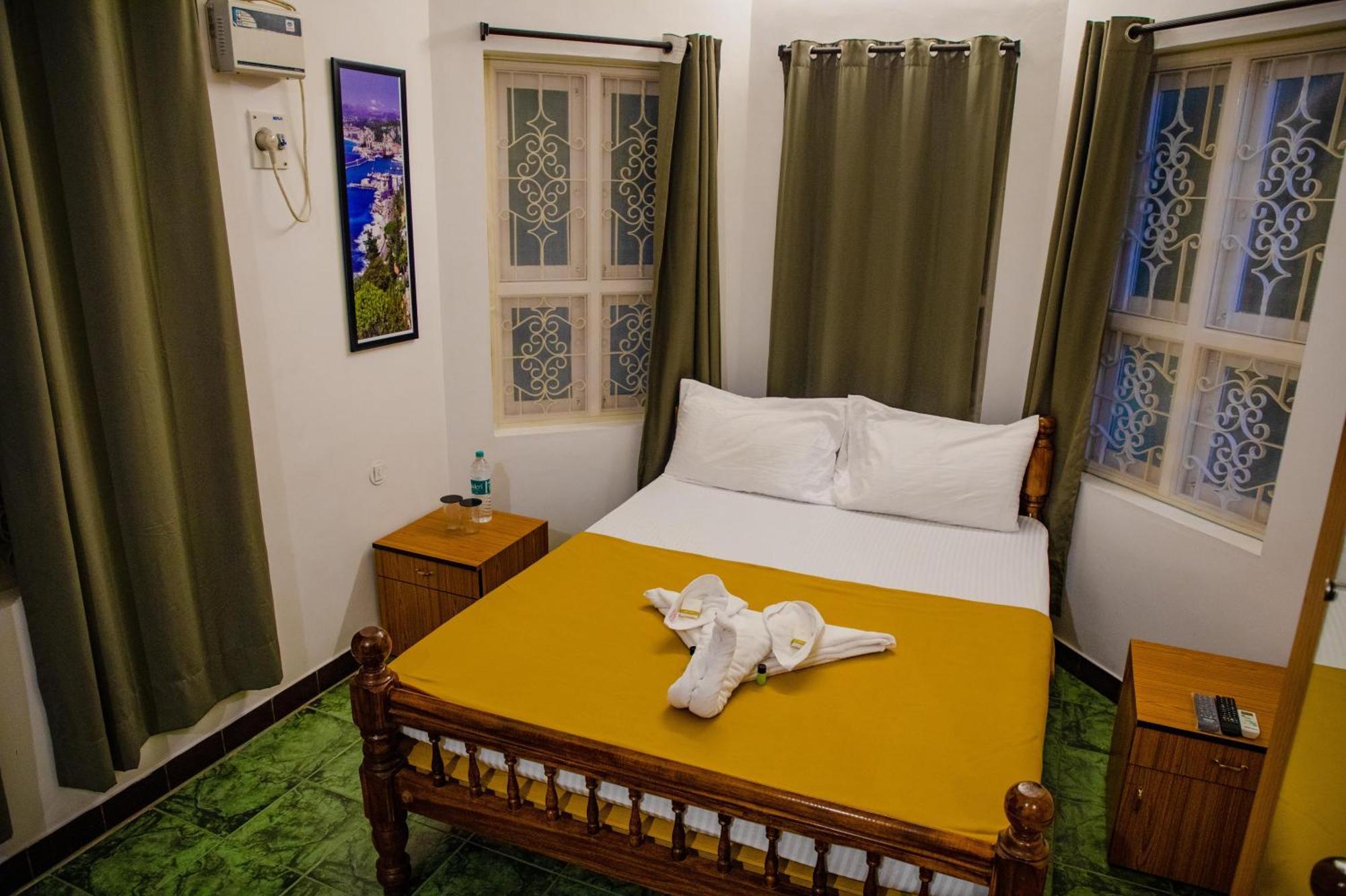 Maison Blanche Near Rock Beach Hotell Pondicherry Exteriör bild
