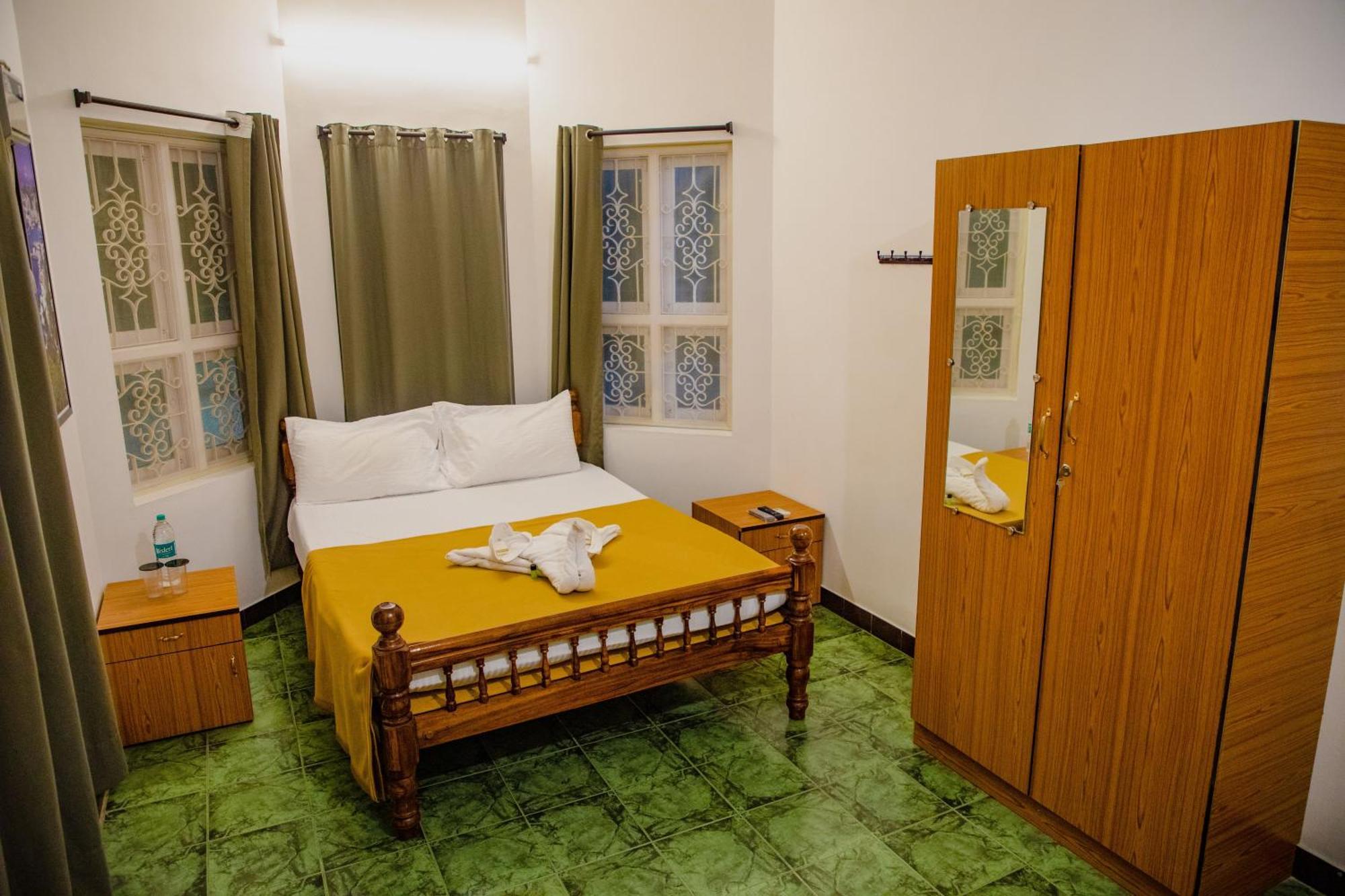 Maison Blanche Near Rock Beach Hotell Pondicherry Exteriör bild