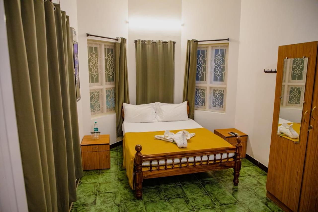 Maison Blanche Near Rock Beach Hotell Pondicherry Exteriör bild
